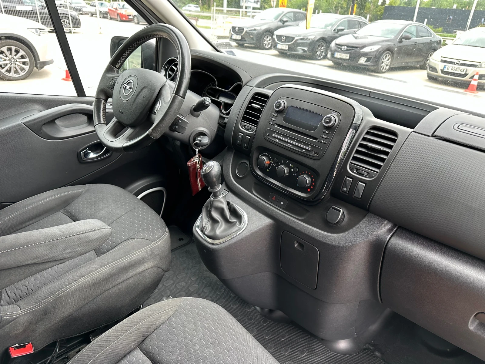 Opel Vivaro 1.6 Bi Turbo 125 к.с дълга база 9 места - изображение 10