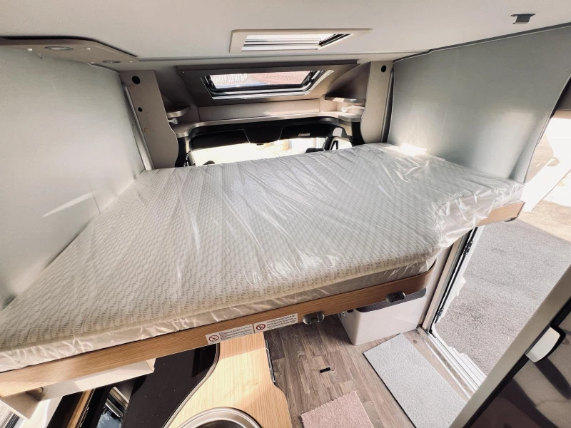 Кемпер HYMER / ERIBA MERCEDES S685. 3500 kg. ДВОЕН ПОД KЛИМАТИК WEBASTO, снимка 12 - Каравани и кемпери - 51209930