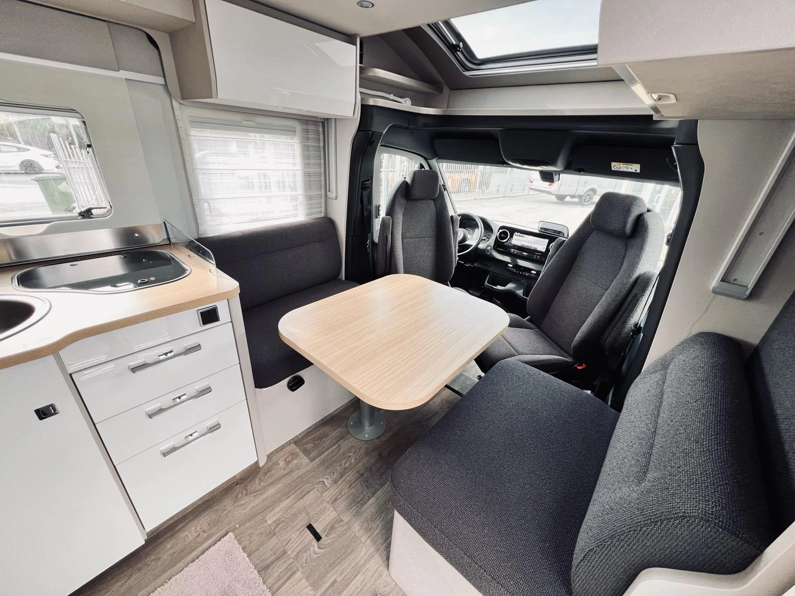 Кемпер HYMER / ERIBA MERCEDES S685. 3500 kg. ДВОЕН ПОД КЛИМАТИК - изображение 7