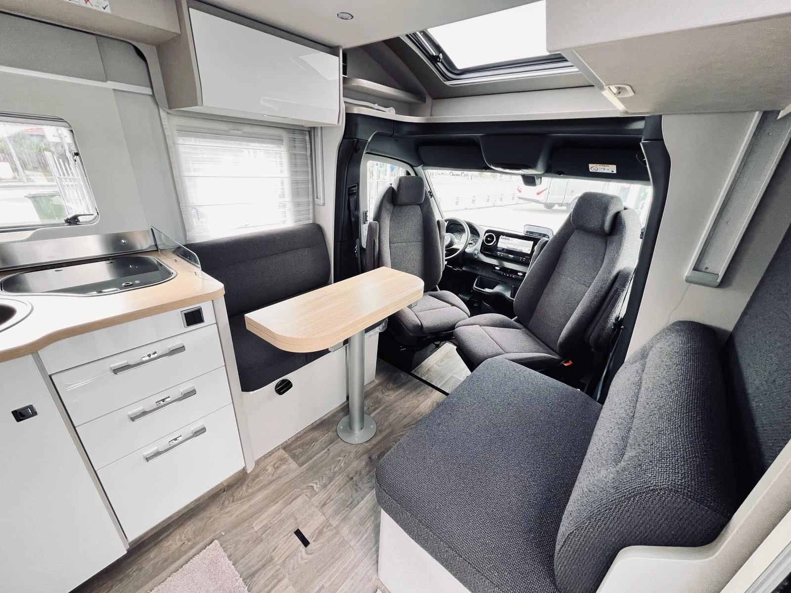 Кемпер HYMER / ERIBA MERCEDES S685. 3500 kg. ДВОЕН ПОД КЛИМАТИК - изображение 8