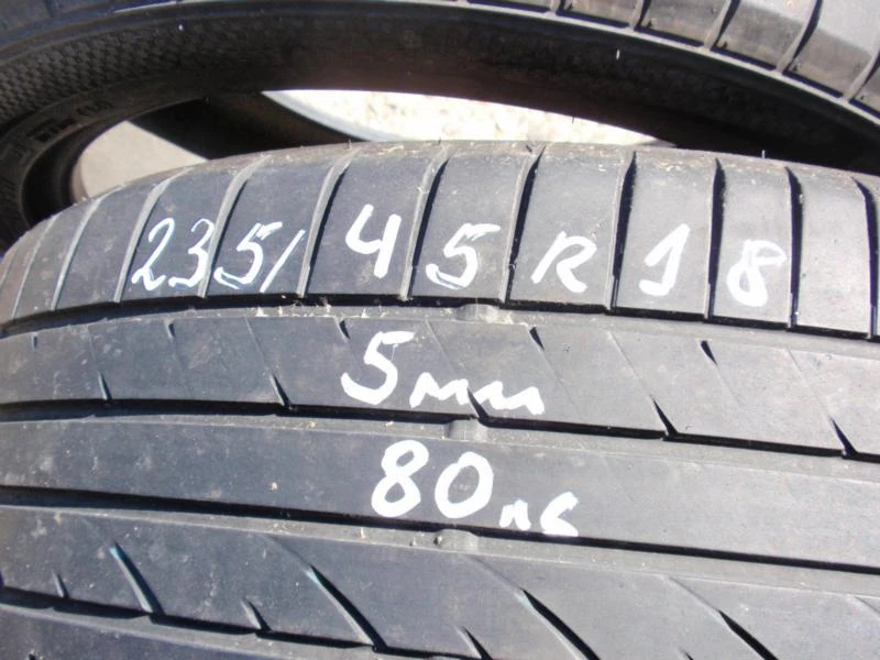 Гуми Летни 235/45R18, снимка 2 - Гуми и джанти - 8373307