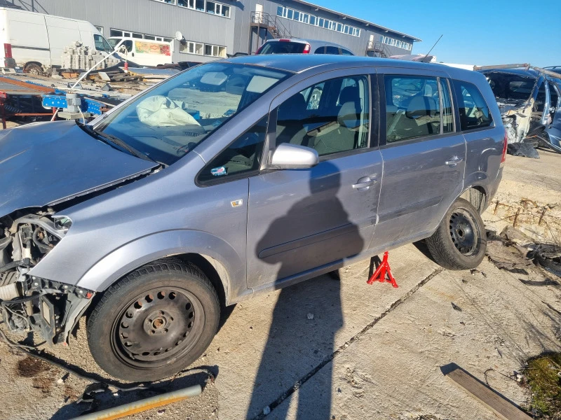 Opel Zafira 1.6benzin-150ks s turbo-2009god, снимка 1 - Автомобили и джипове - 47402336