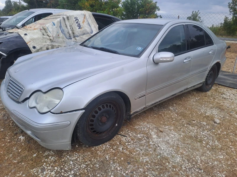 Mercedes-Benz C 240 2.6i, снимка 3 - Автомобили и джипове - 47353596