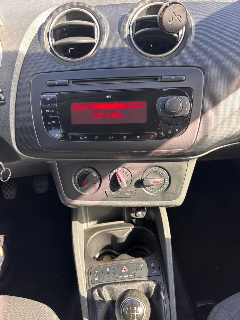 Seat Ibiza 1.4 TSI, снимка 10 - Автомобили и джипове - 52356866