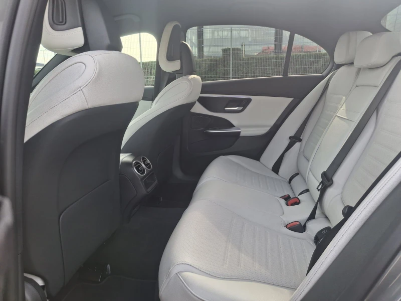 Mercedes-Benz C 200 4MATIC, снимка 9 - Автомобили и джипове - 52456604