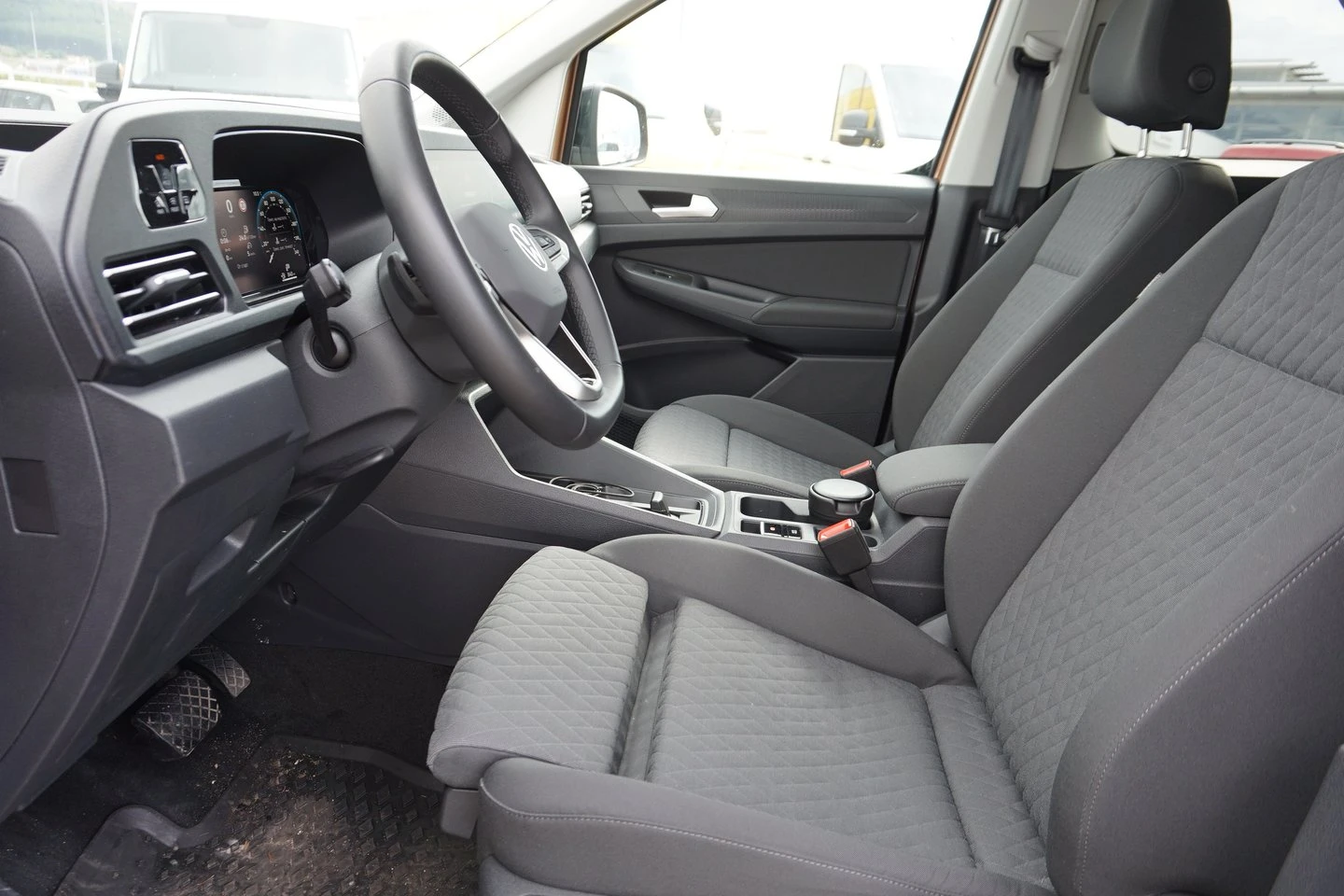 VW Caddy Life TDI 5 места - изображение 5