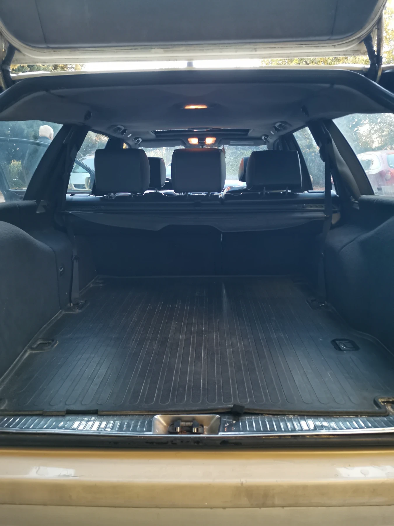 Mercedes-Benz E 220  - изображение 4