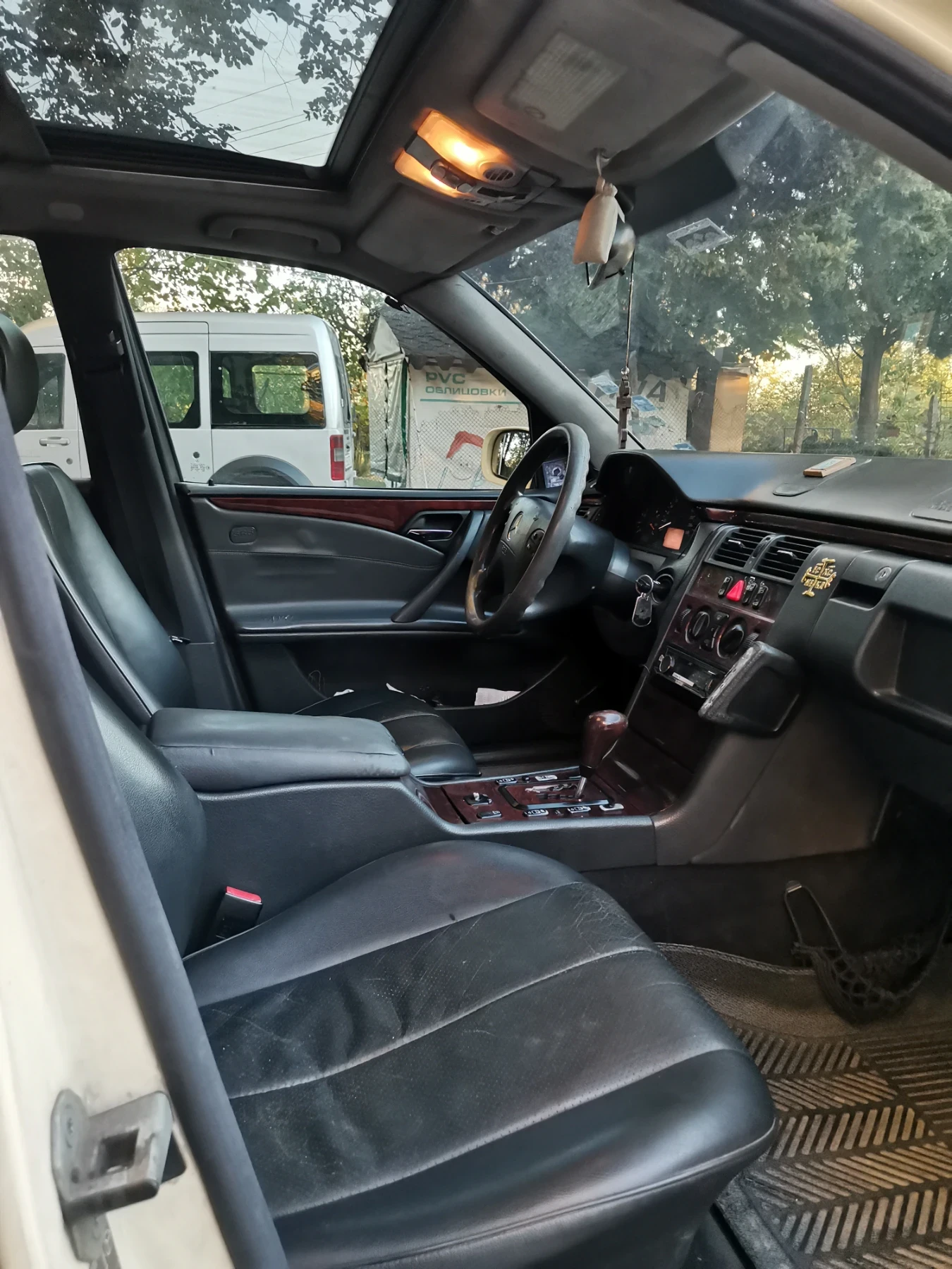 Mercedes-Benz E 220  - изображение 2