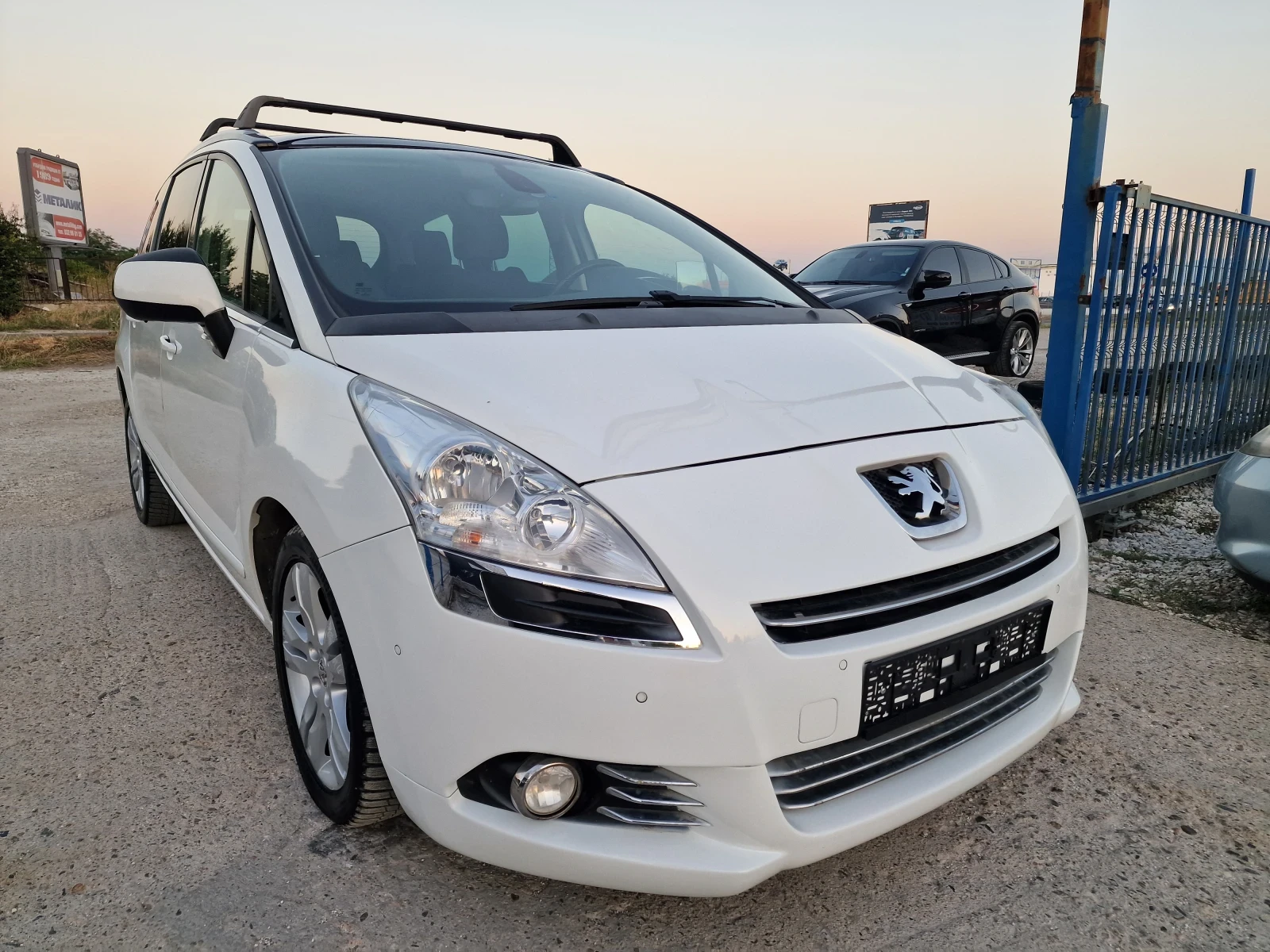 Peugeot 5008 АВТОМАТ! 2.0 HDI ПАНОРАМА!  - изображение 3