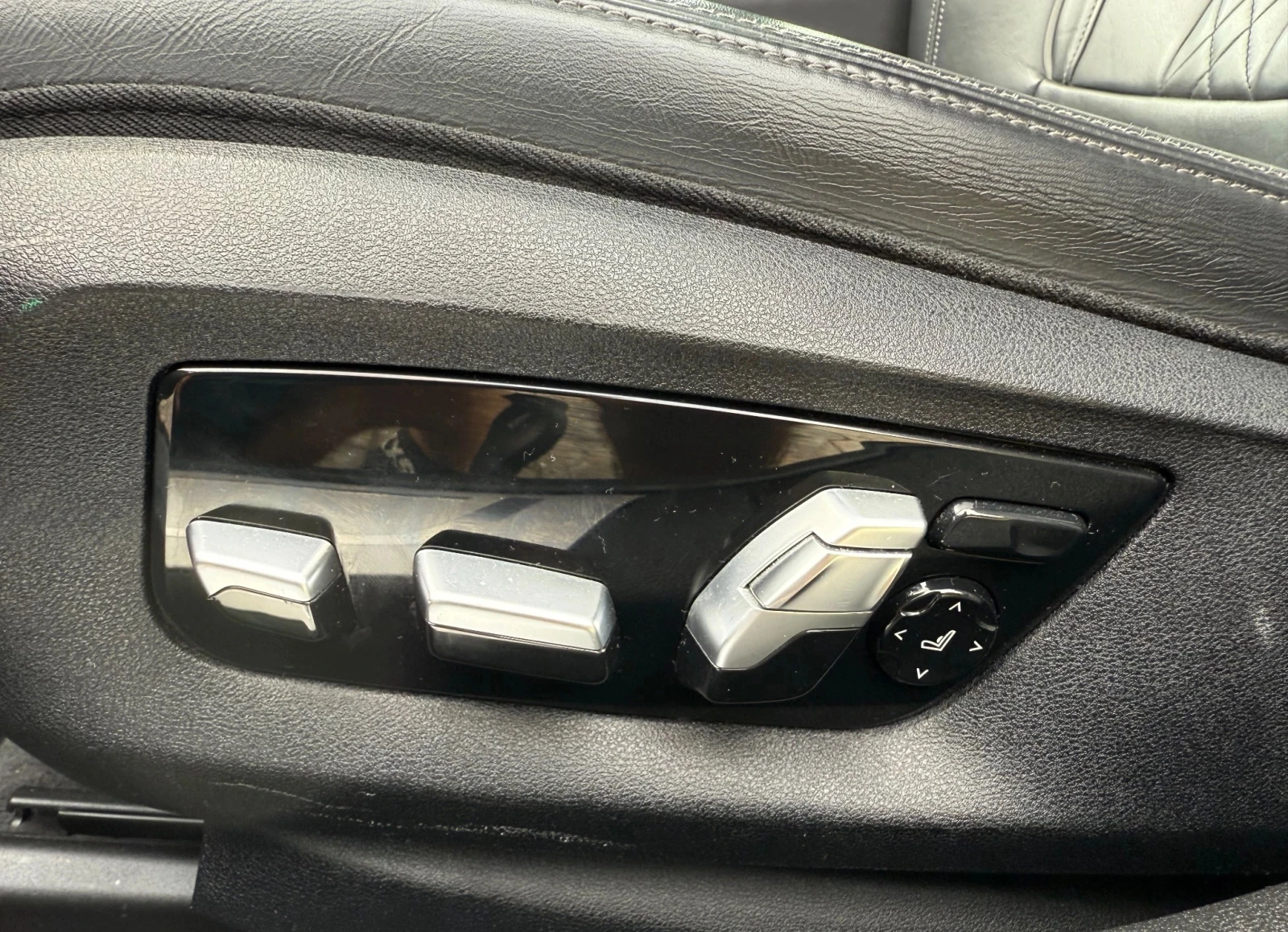 BMW 750 M-Sport xDrive - изображение 8