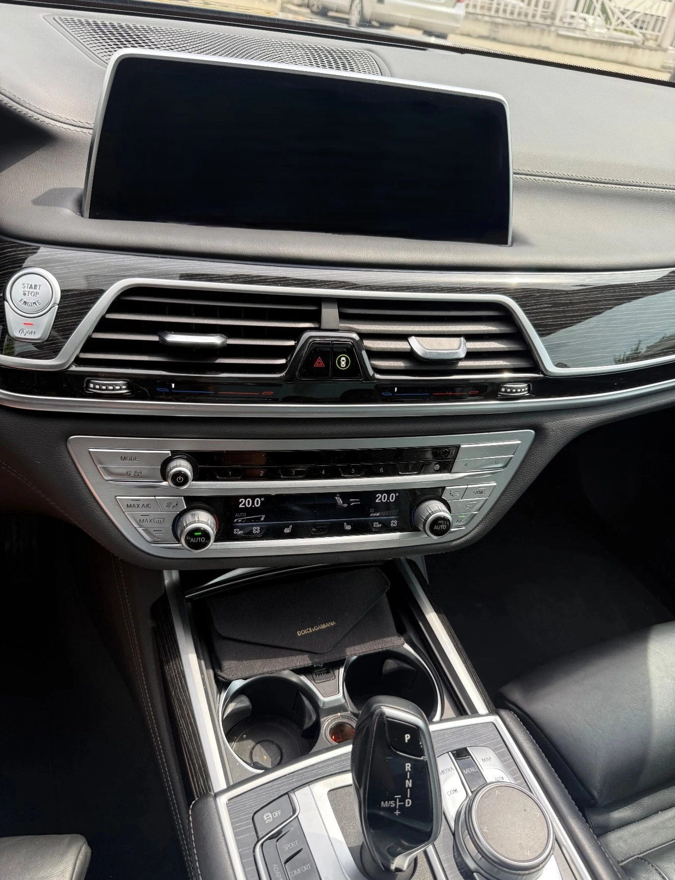 BMW 750 M-Sport xDrive - изображение 9