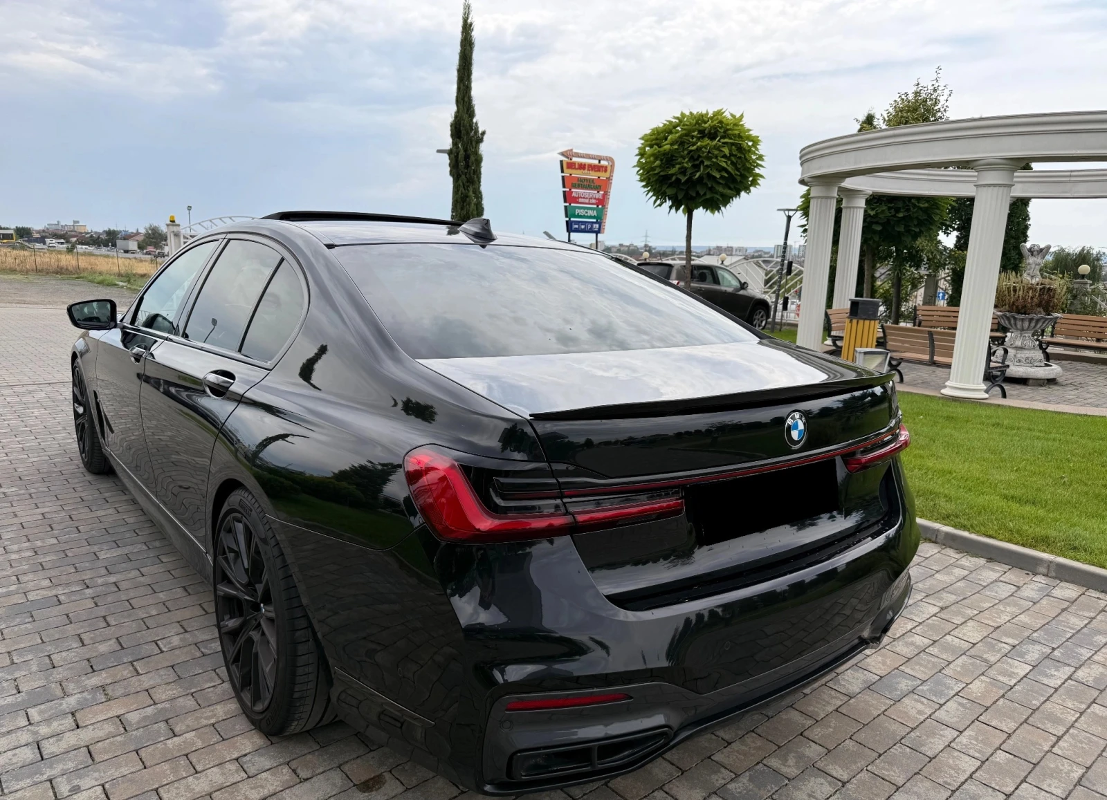 BMW 750 M-Sport xDrive - изображение 3