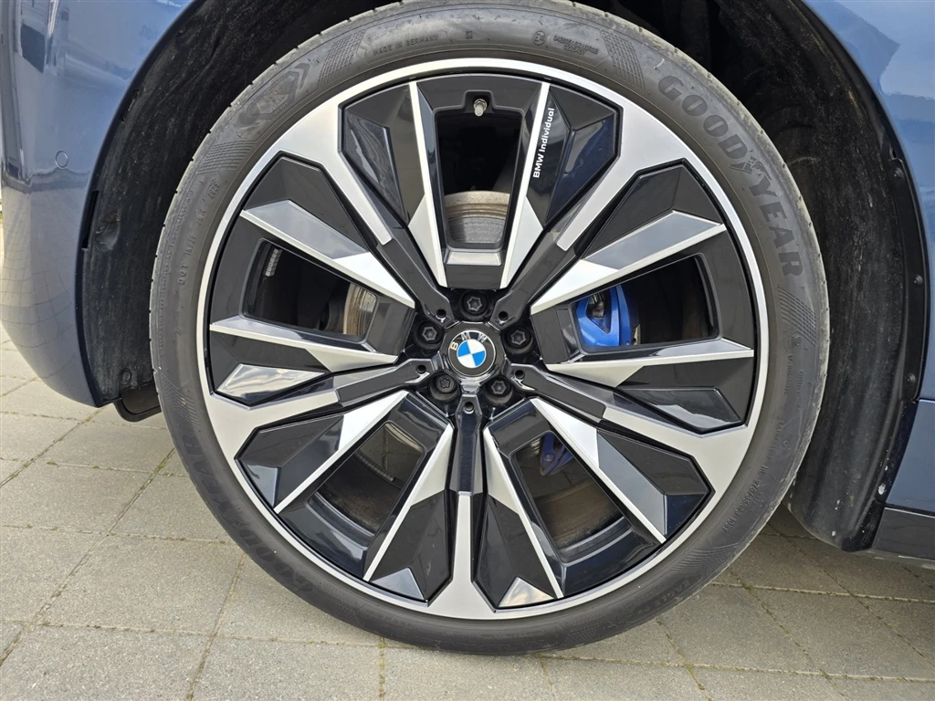 BMW iX xDrive60, снимка 5 - Автомобили и джипове - 53800448