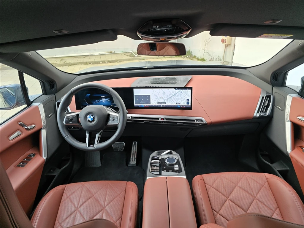 BMW iX xDrive60, снимка 6 - Автомобили и джипове - 53800448