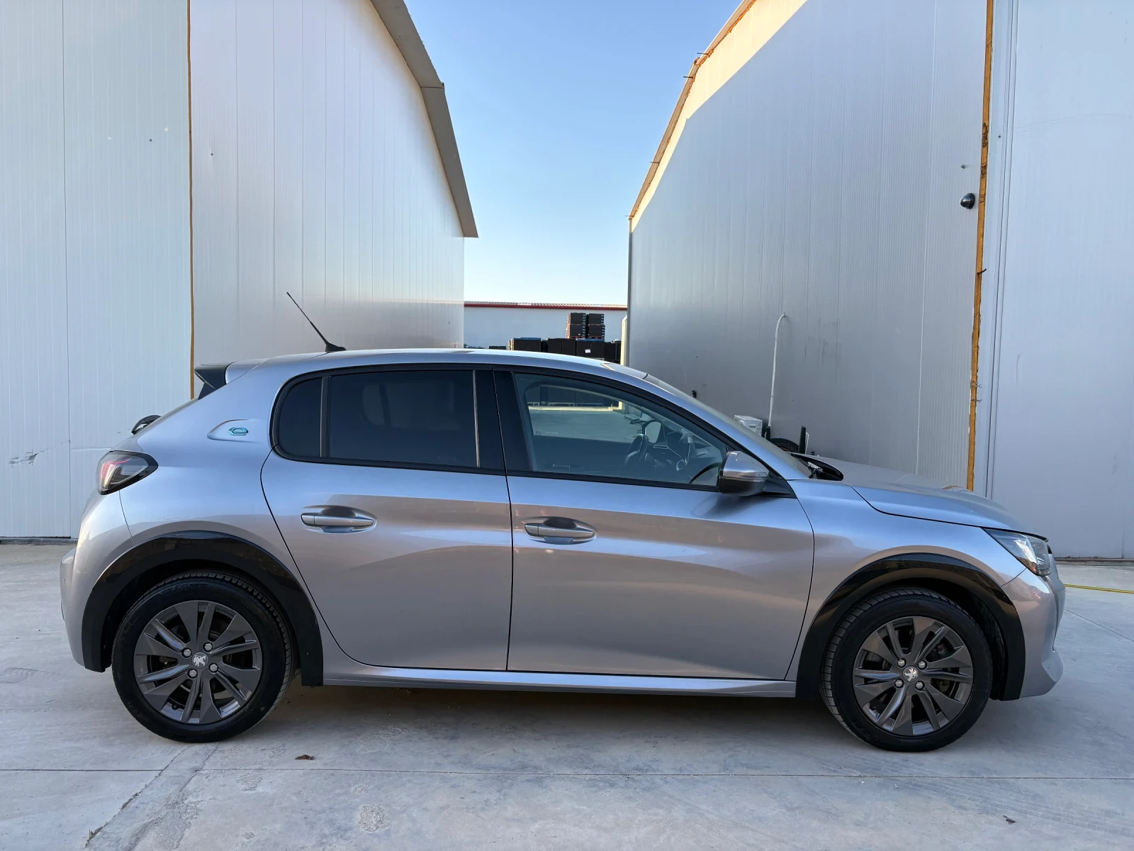 Peugeot 208 50 kWh Allure 3D �������� | Mobile.bg � ����������� 8