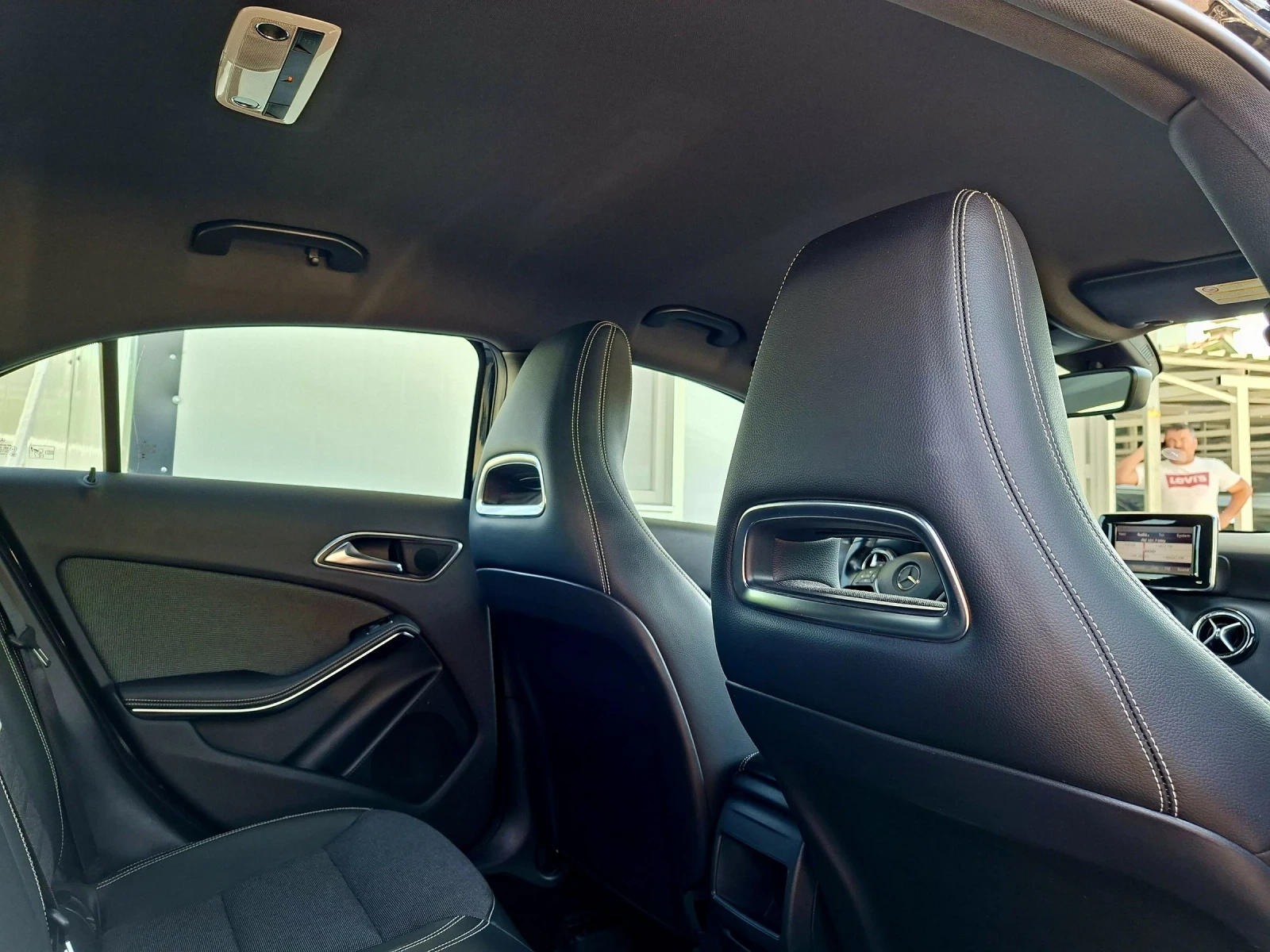 Mercedes-Benz A 180 Sport edition/БЕНЗИН, снимка 11 - Автомобили и джипове - 55052483