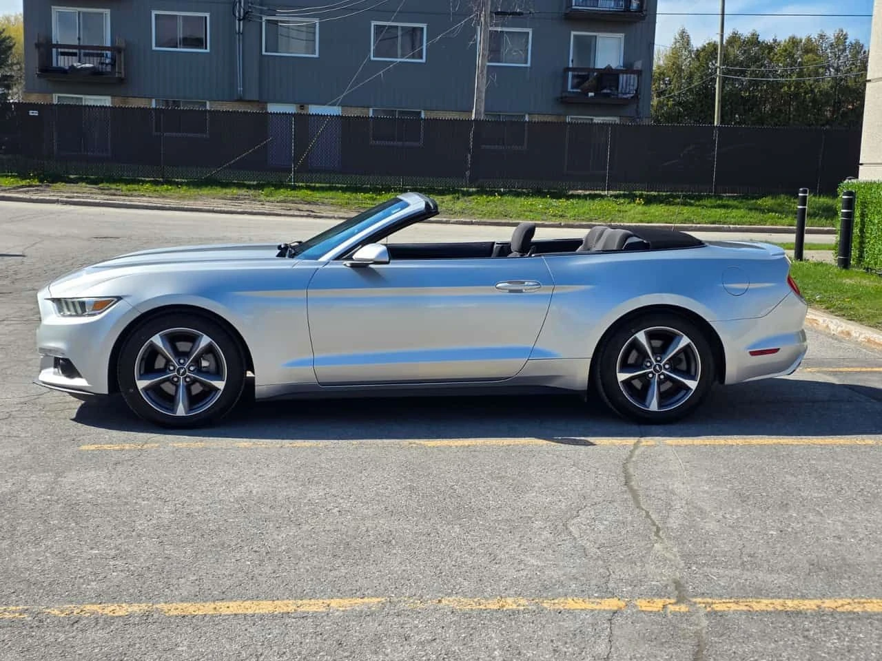 Ford Mustang * 2dr Conv V6 * АВТОКРЕДИТ БЕЗ ПЪРВОНАЧАЛНА ВНОСКА, снимка 2 - Автомобили и джипове - 55079192