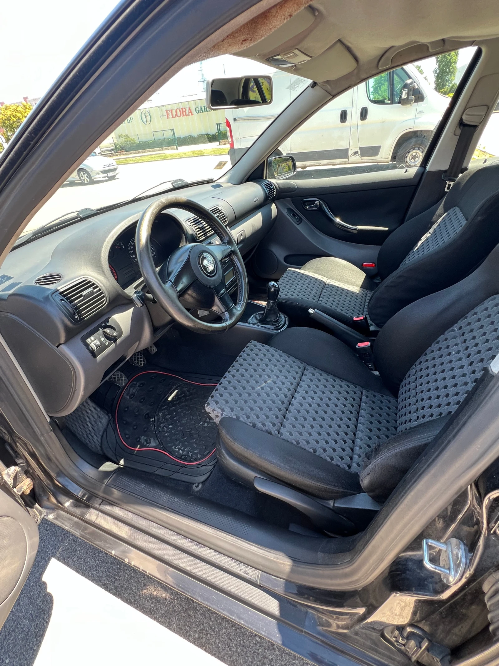 Seat Leon, снимка 11 - Автомобили и джипове - 55262395