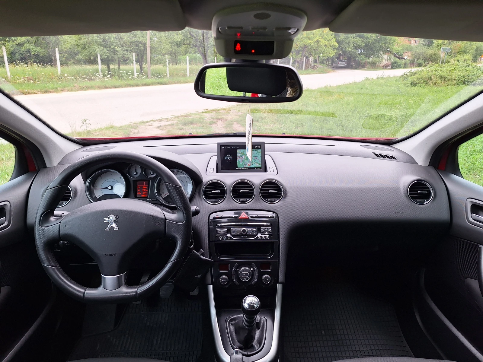 Peugeot 308 1.6 SW ALL E-HDI 115, снимка 15 - Автомобили и джипове - 55439320
