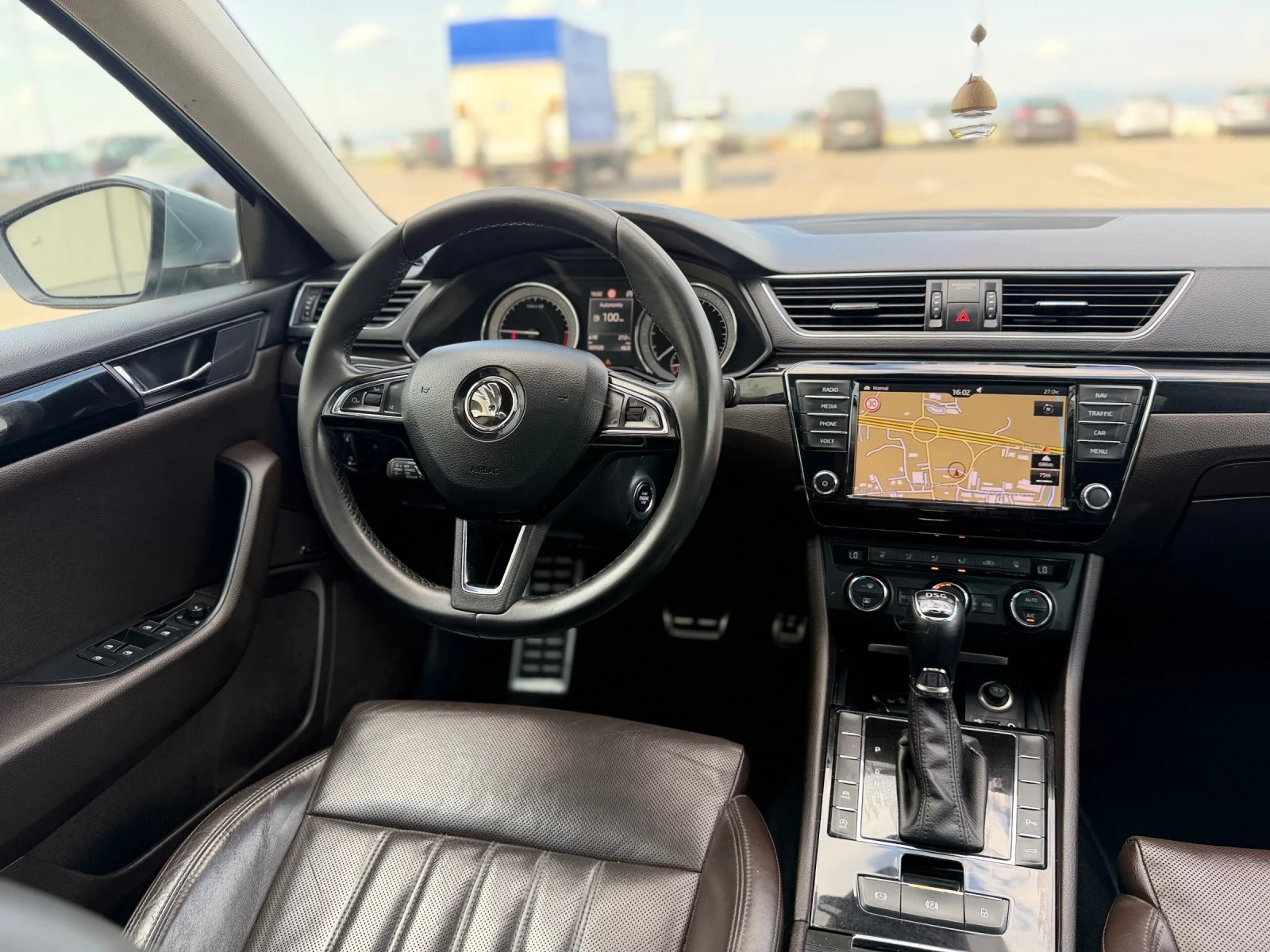 Skoda Superb Lauren & Klement Всичми екстри, снимка 11 - Автомобили и джипове - 55666000