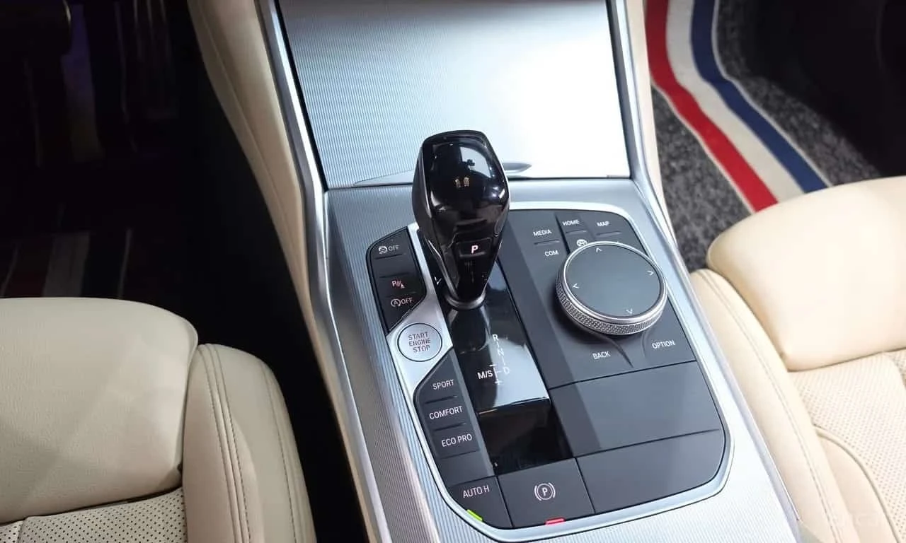 BMW 320 d * xDrive * M Sport * Head up * Шибидах * , снимка 11 - Автомобили и джипове - 56310936