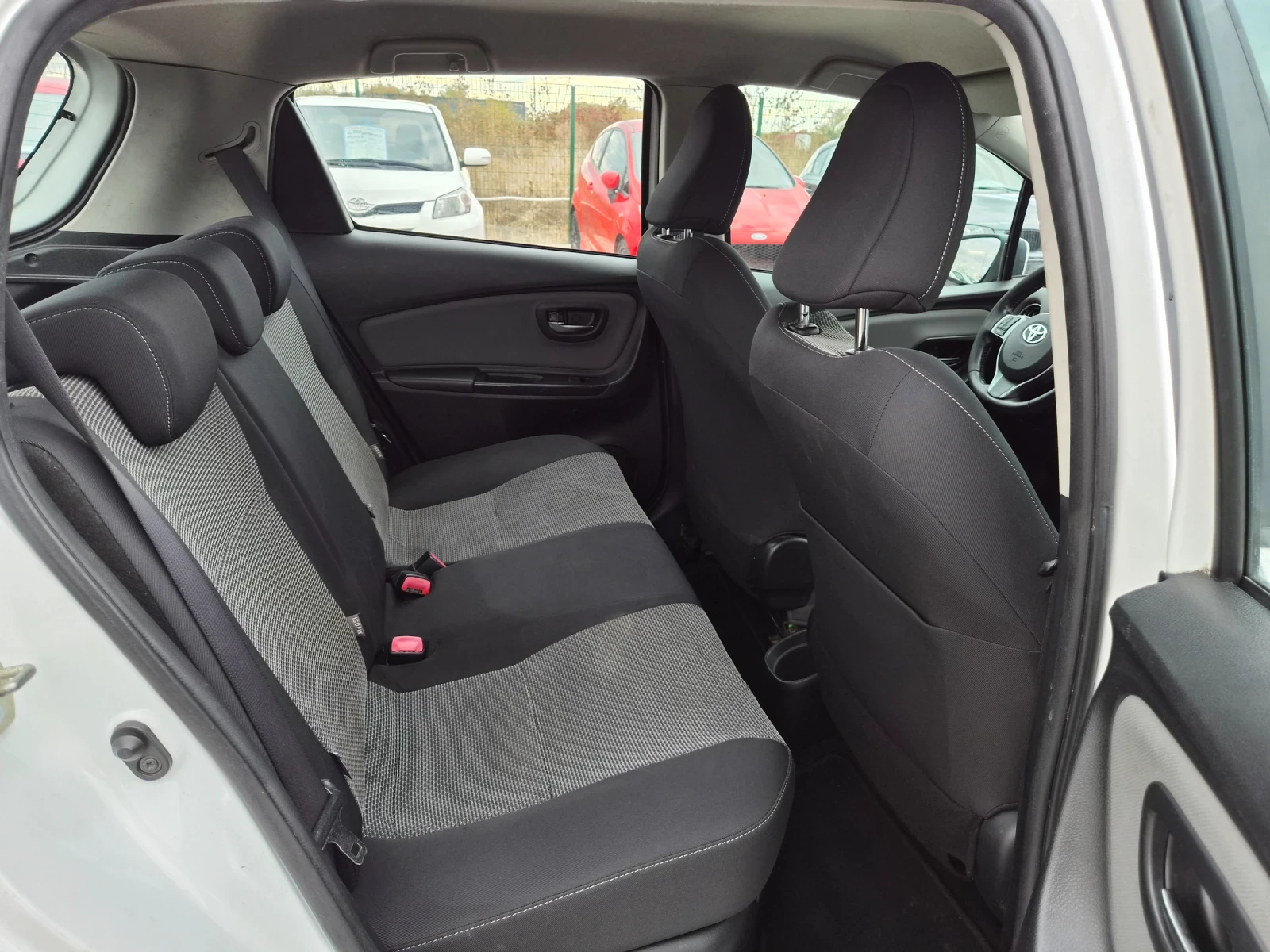 Toyota Yaris Hybrid 161000 ��. ���� 6 | Mobile.bg � ����������� 17