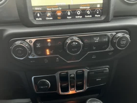 Jeep Gladiator OVERLAND* 4x4* CREW CAB* IMMACULATE CONDITION, снимка 16