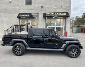 Jeep Gladiator OVERLAND* 4x4* CREW CAB* IMMACULATE CONDITION - 30900 € / 60435.15 лв. - 38219847 5