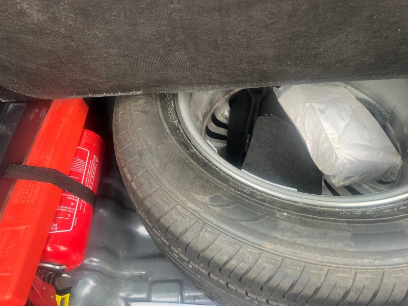 Hyundai IX35 1.6i , снимка 17 - Автомобили и джипове - 52030384