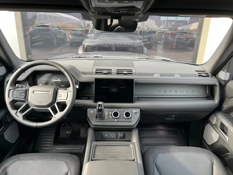 Land Rover Defender 130 D300 X-Dynamic SE 8seats, снимка 6 - Автомобили и джипове - 53075027