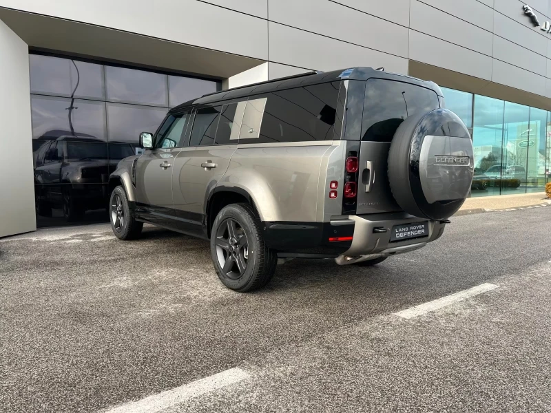Land Rover Defender 130 D300 X-Dynamic SE 8seats, снимка 4 - Автомобили и джипове - 53075027