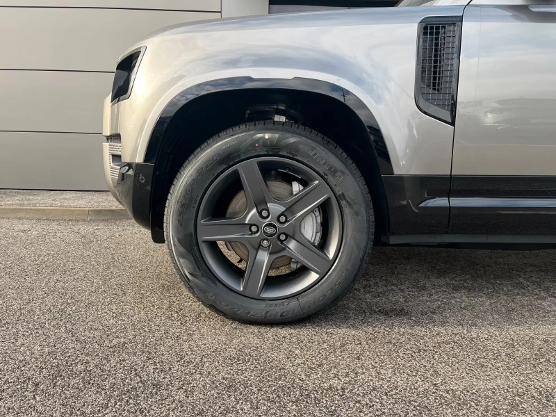 Land Rover Defender 130 D300 X-Dynamic SE 8seats, снимка 12 - Автомобили и джипове - 53075027