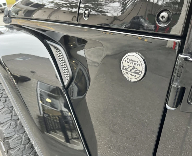 Jeep Gladiator OVERLAND* 4x4* CREW CAB* IMMACULATE CONDITION, снимка 9 - Автомобили и джипове - 53405476