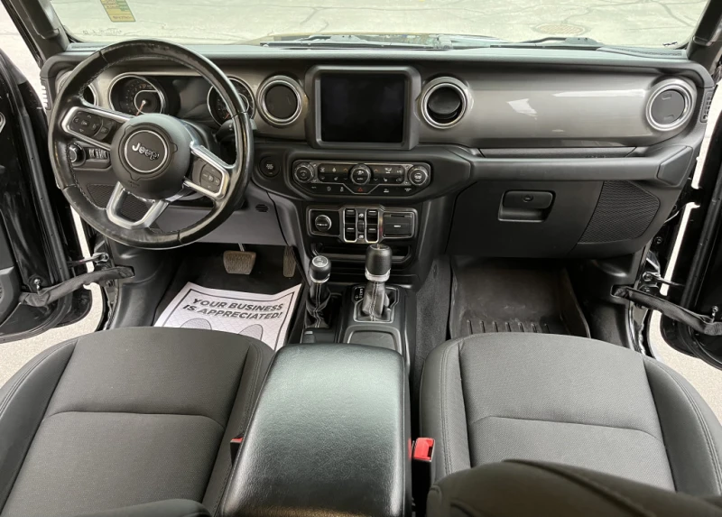 Jeep Gladiator OVERLAND* 4x4* CREW CAB* IMMACULATE CONDITION, снимка 10 - Автомобили и джипове - 53405476