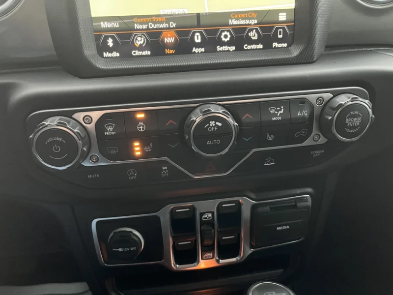 Jeep Gladiator OVERLAND* 4x4* CREW CAB* IMMACULATE CONDITION, снимка 16 - Автомобили и джипове - 53405476