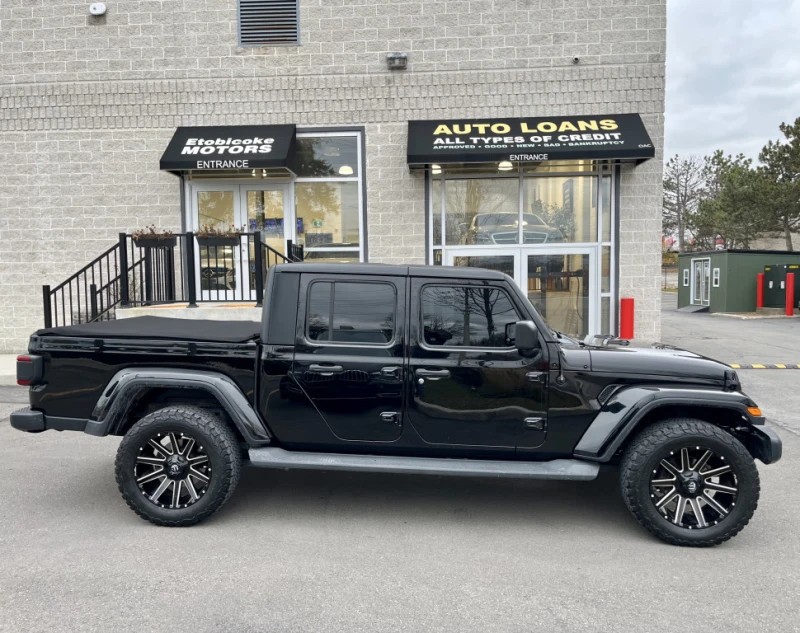 Jeep Gladiator OVERLAND* 4x4* CREW CAB* IMMACULATE CONDITION, снимка 5 - Автомобили и джипове - 53405476