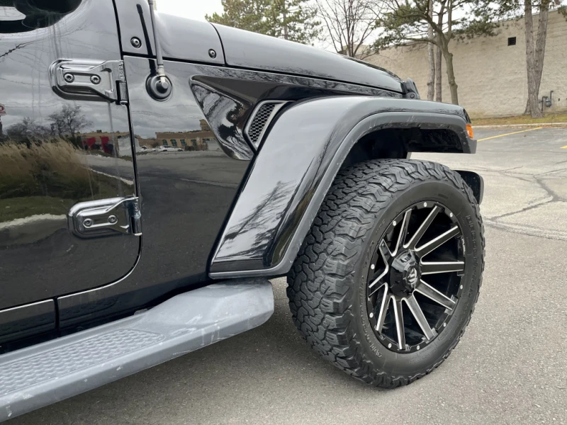 Jeep Gladiator OVERLAND* 4x4* CREW CAB* IMMACULATE CONDITION, снимка 8 - Автомобили и джипове - 53405476