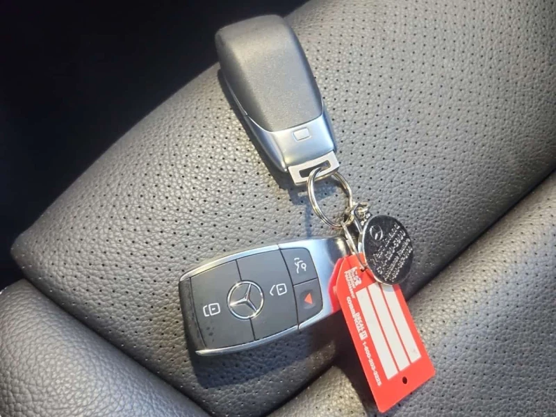 Mercedes-Benz GLC 300 2 KЛЮЧА* ПАНОРАМА* CARFAX * БЕЗ ПЪРВОНАЧАЛНА ВНОСК, снимка 9 - Автомобили и джипове - 53598618