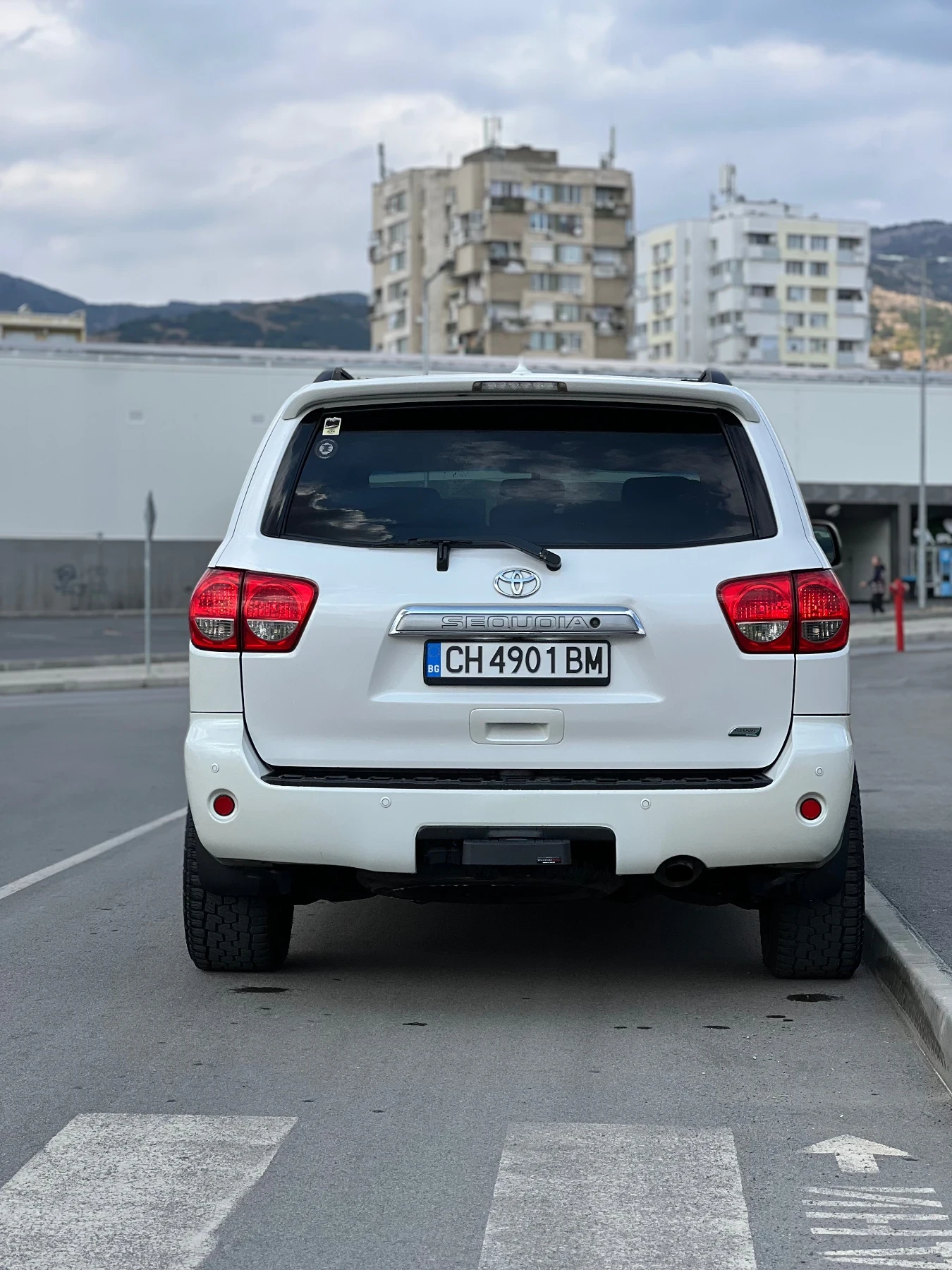 Toyota Sequoia 5.7 Platinum 4X4 - изображение 6