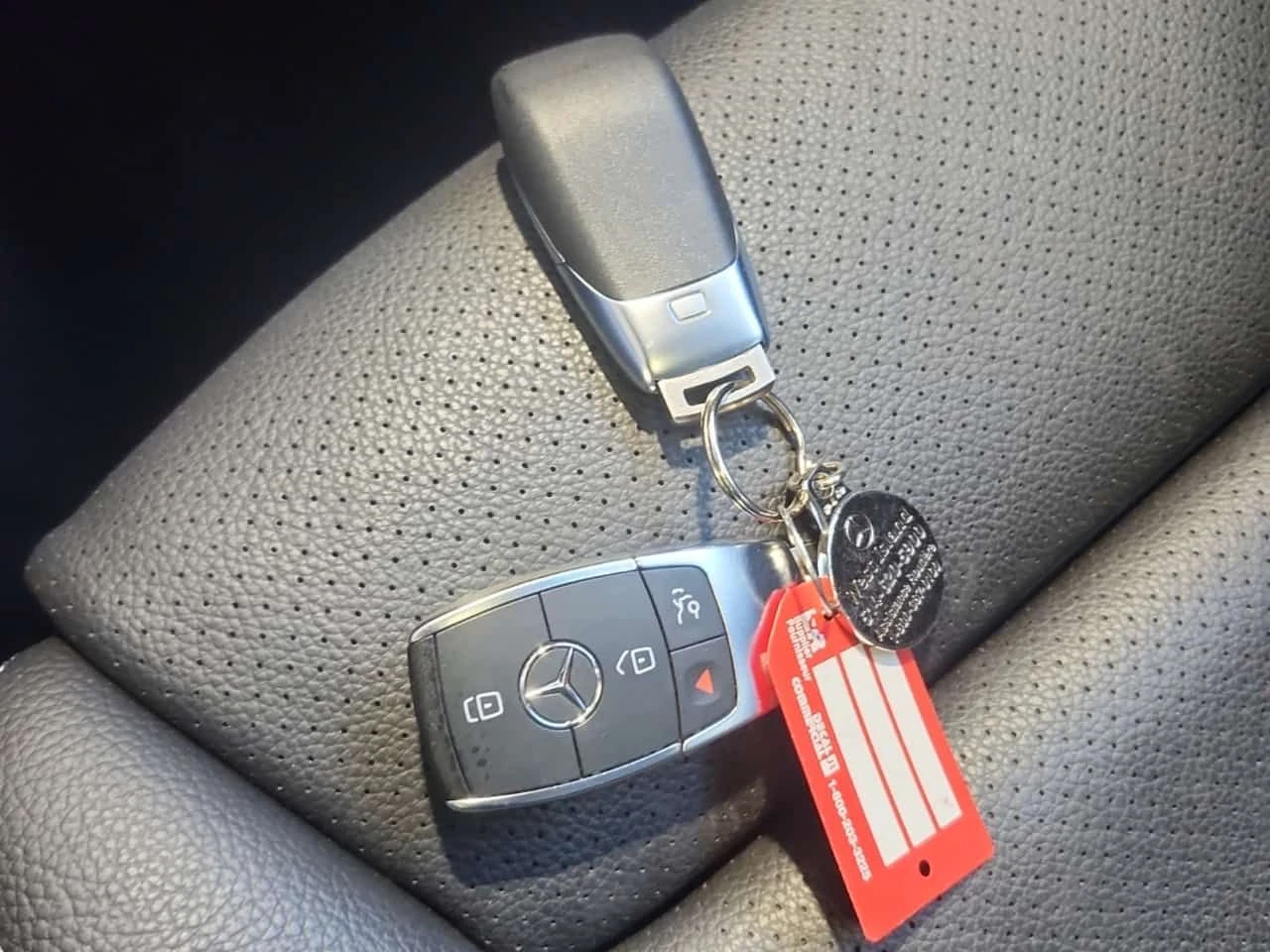 Mercedes-Benz GLC 300 2 KЛЮЧА* ПАНОРАМА* CARFAX * БЕЗ ПЪРВОНАЧАЛНА ВНОСК - изображение 9