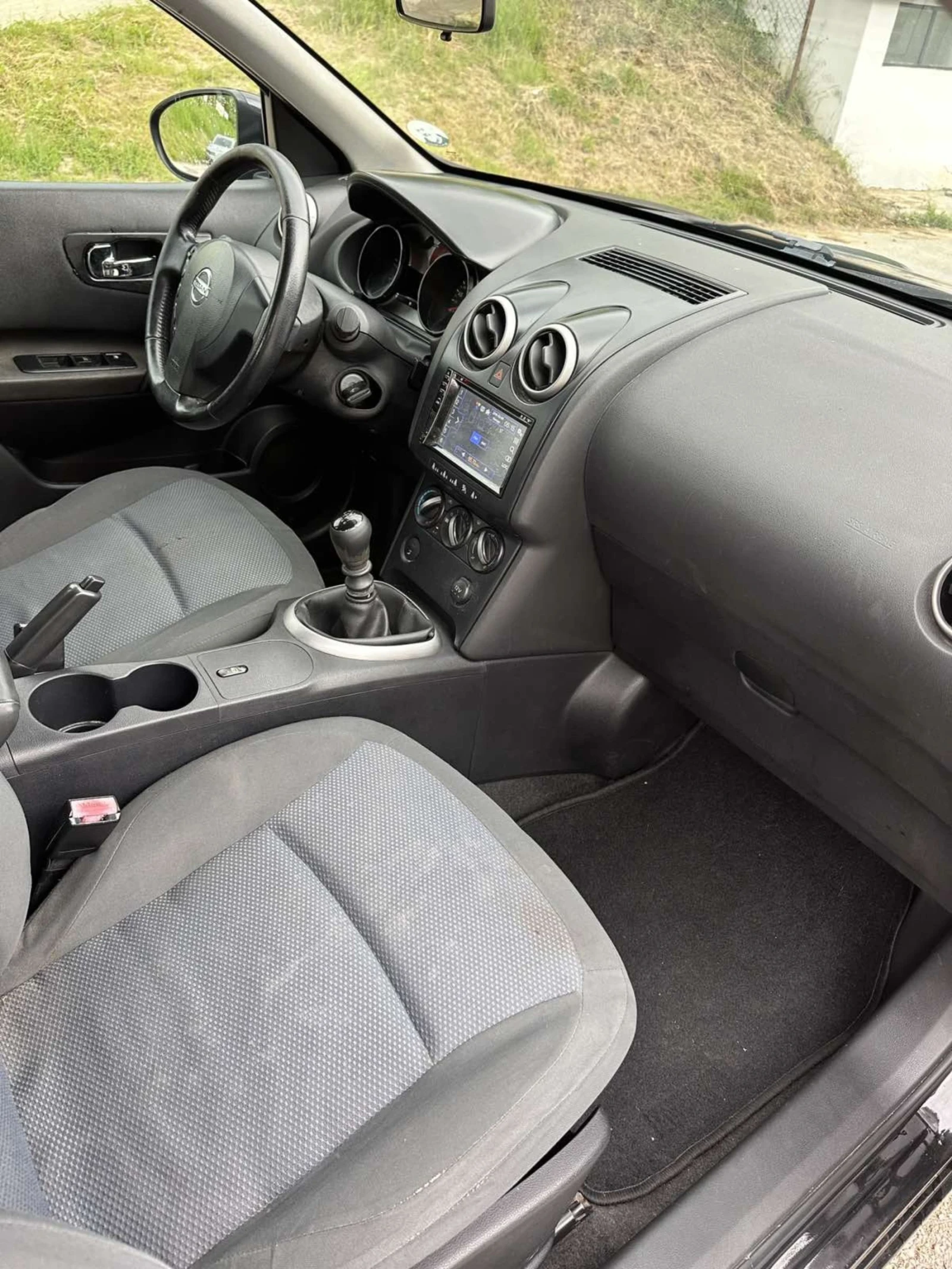 Nissan Qashqai 1.5dci, снимка 14 - Автомобили и джипове - 54560014