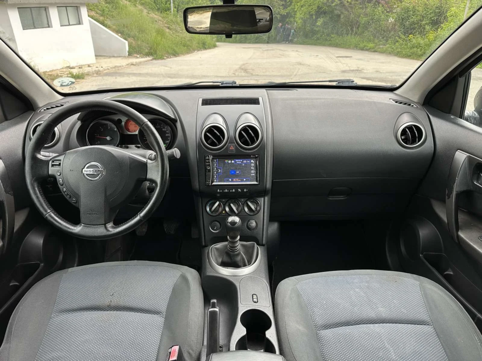 Nissan Qashqai 1.5dci, снимка 9 - Автомобили и джипове - 54560014