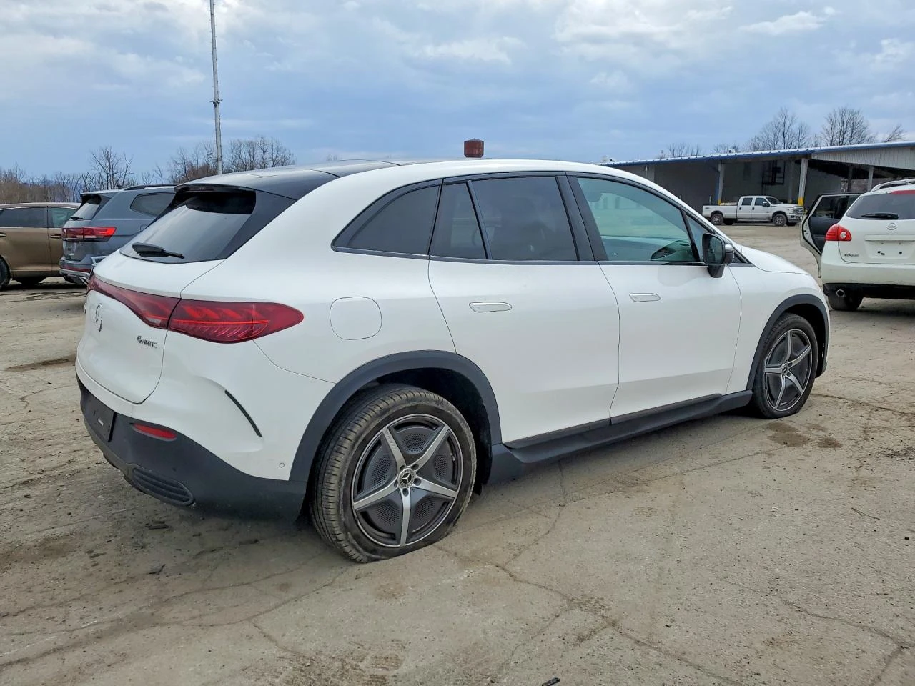 Mercedes-Benz EQE SUV 350 4MATIC, снимка 4 - Автомобили и джипове - 54553564