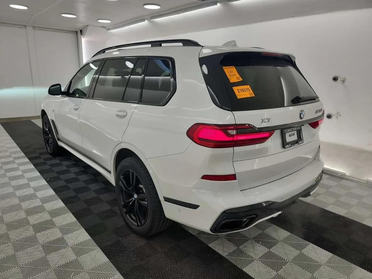 BMW X7 M50I| SKY LOUNGE| SWAROWSKI| HARMAN KARDON| MAСАЖ|, снимка 4 - Автомобили и джипове - 54606858