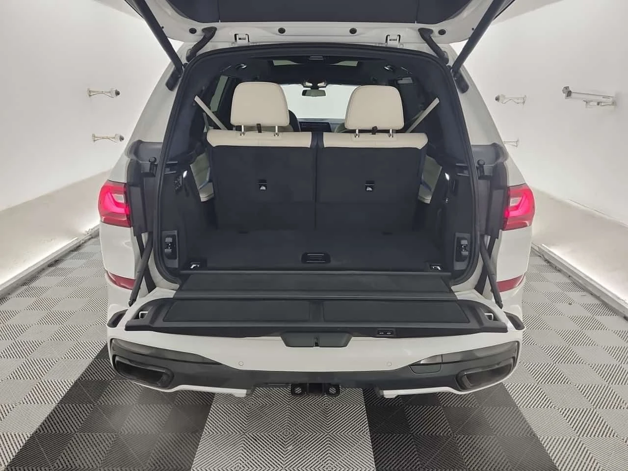 BMW X7 M50I| SKY LOUNGE| SWAROWSKI| HARMAN KARDON| MAСАЖ|, снимка 14 - Автомобили и джипове - 54606858