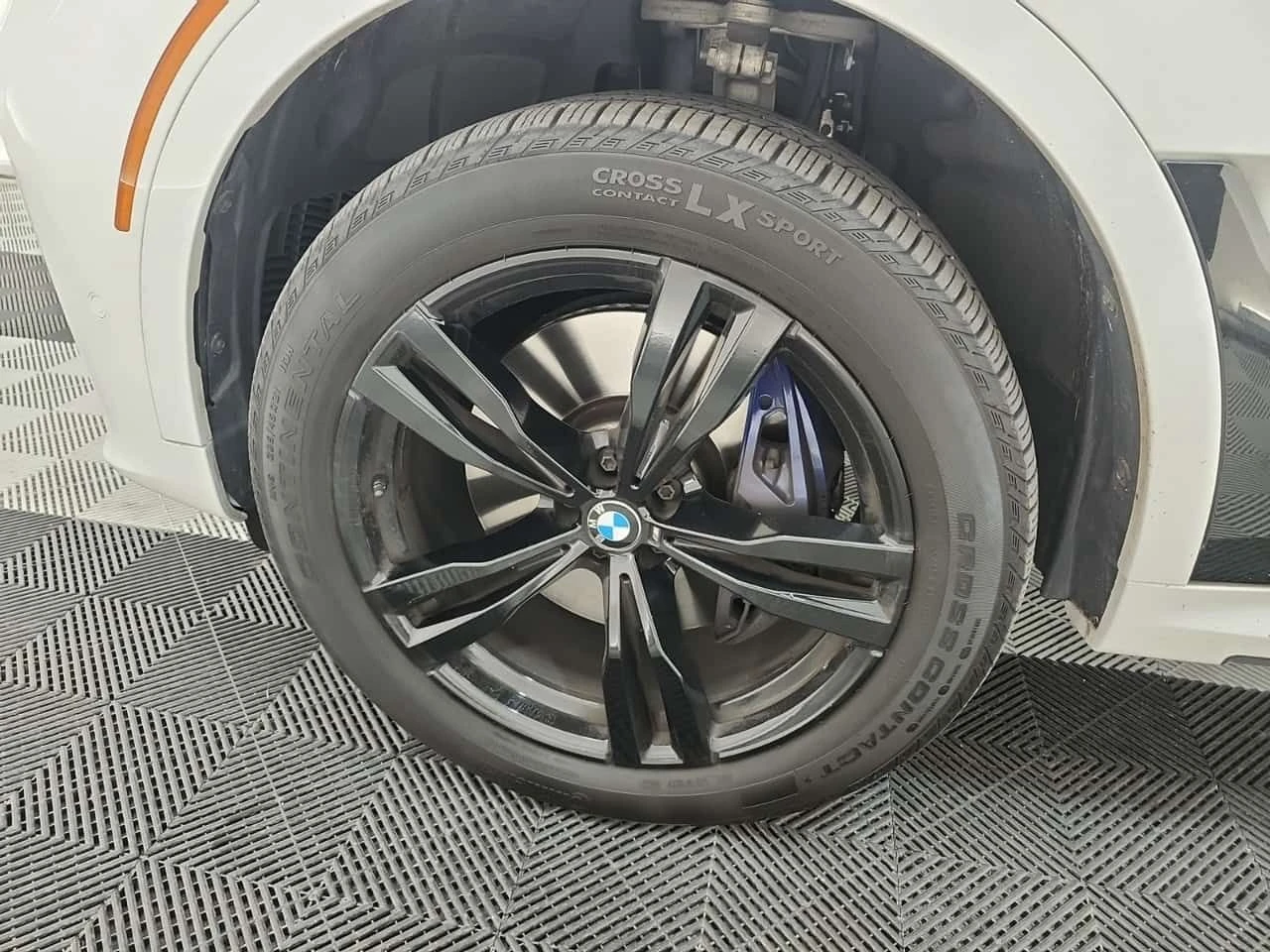 BMW X7 M50I| SKY LOUNGE| SWAROWSKI| HARMAN KARDON| MAСАЖ|, снимка 5 - Автомобили и джипове - 54606858