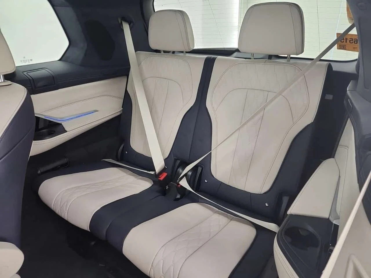 BMW X7 M50I| SKY LOUNGE| SWAROWSKI| HARMAN KARDON| MAСАЖ|, снимка 13 - Автомобили и джипове - 54606858