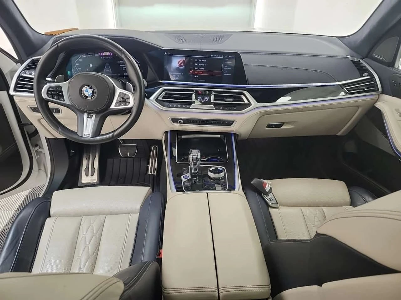 BMW X7 M50I| SKY LOUNGE| SWAROWSKI| HARMAN KARDON| MAСАЖ|, снимка 8 - Автомобили и джипове - 54606858