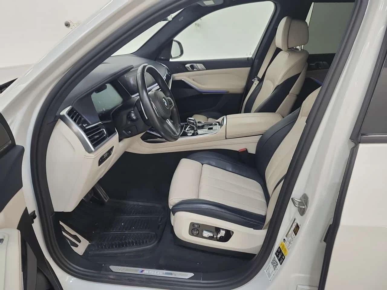 BMW X7 M50I| SKY LOUNGE| SWAROWSKI| HARMAN KARDON| MAСАЖ|, снимка 7 - Автомобили и джипове - 54606858