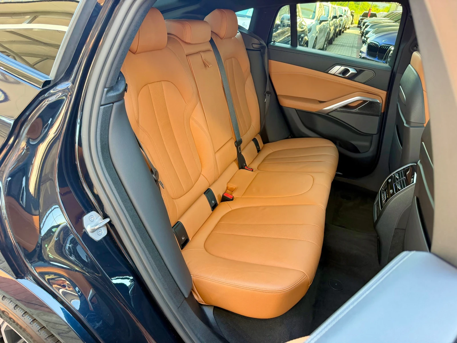 BMW X6 4.0d#LASER#MAGICSKY#ОБДУХ#CARBON#AIRMAT, снимка 14 - Автомобили и джипове - 55494724